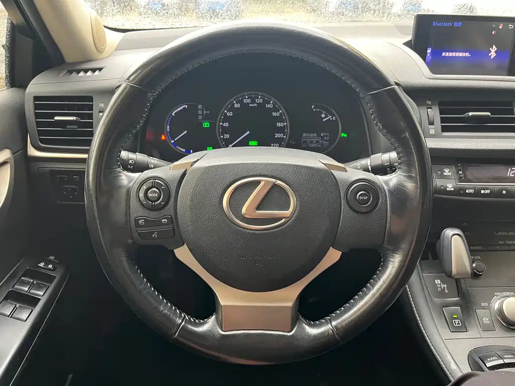 Lexus CT — миниатюра 14