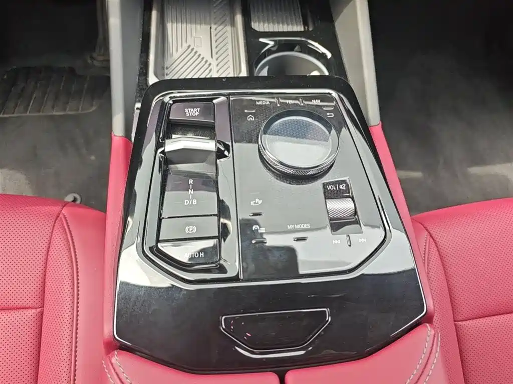 BMW i5 — миниатюра 13