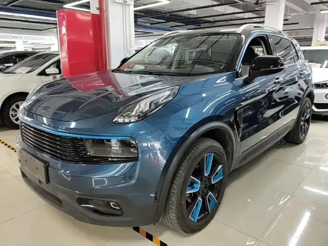 2019 Lynk & Co 01