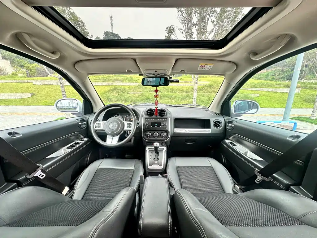 Jeep Compass (Import) — миниатюра 38