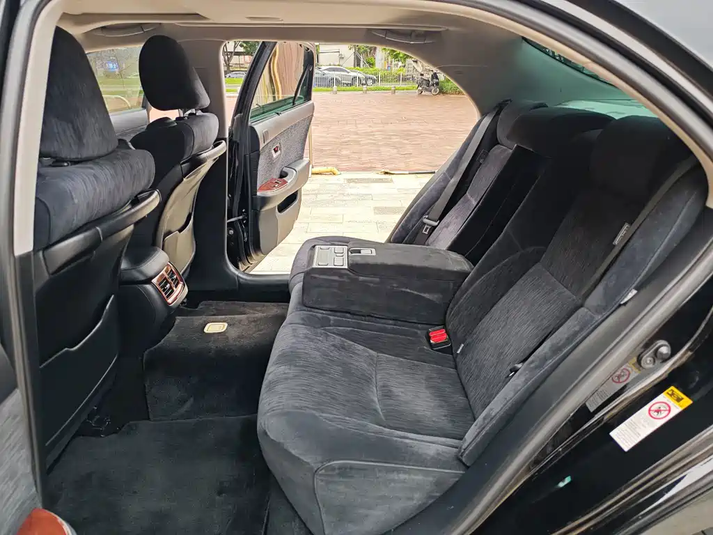 Toyota Crown — миниатюра 15