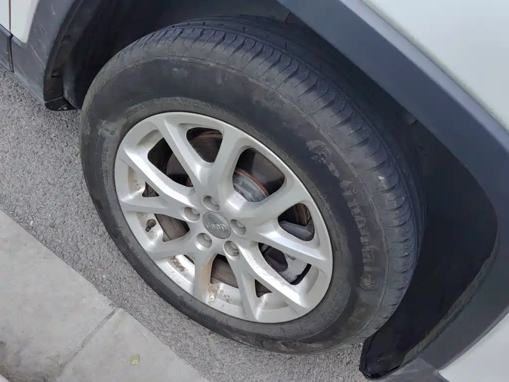 Jeep Cherokee — миниатюра 8