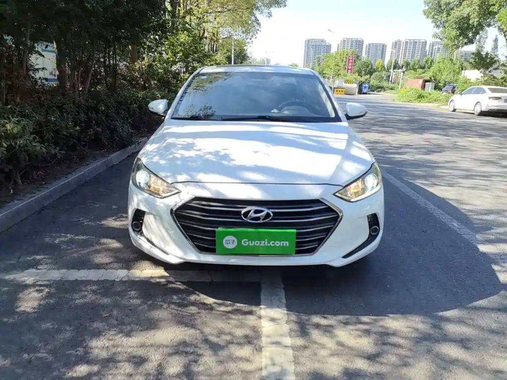 Hyundai Elantra — миниатюра 3