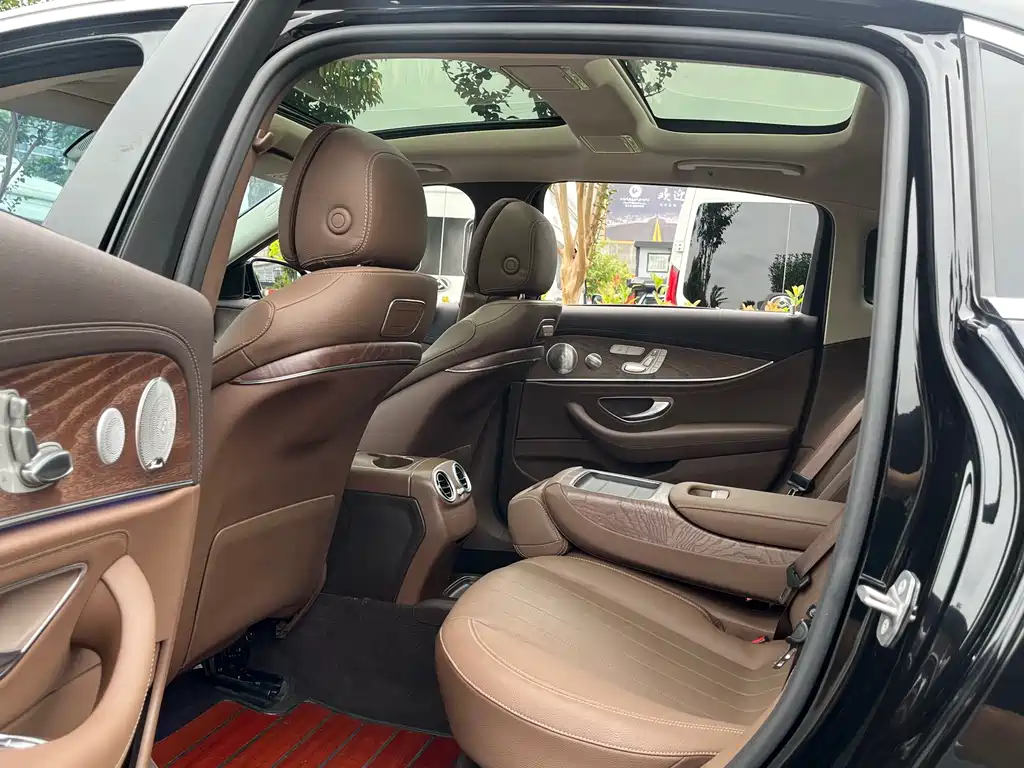 Mercedes-Benz E-Class — миниатюра 15