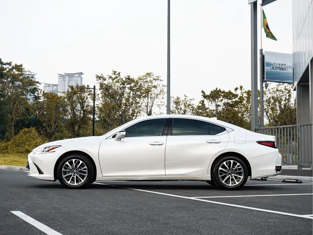 Lexus ES — миниатюра 4