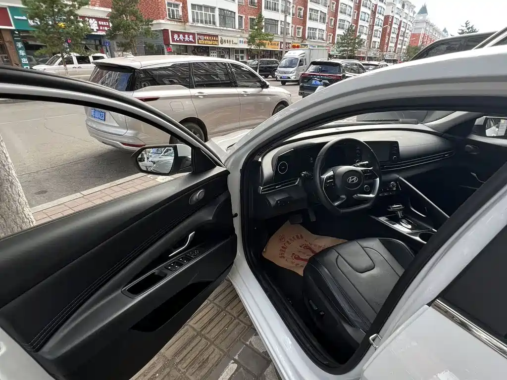 Hyundai Elantra — миниатюра 5