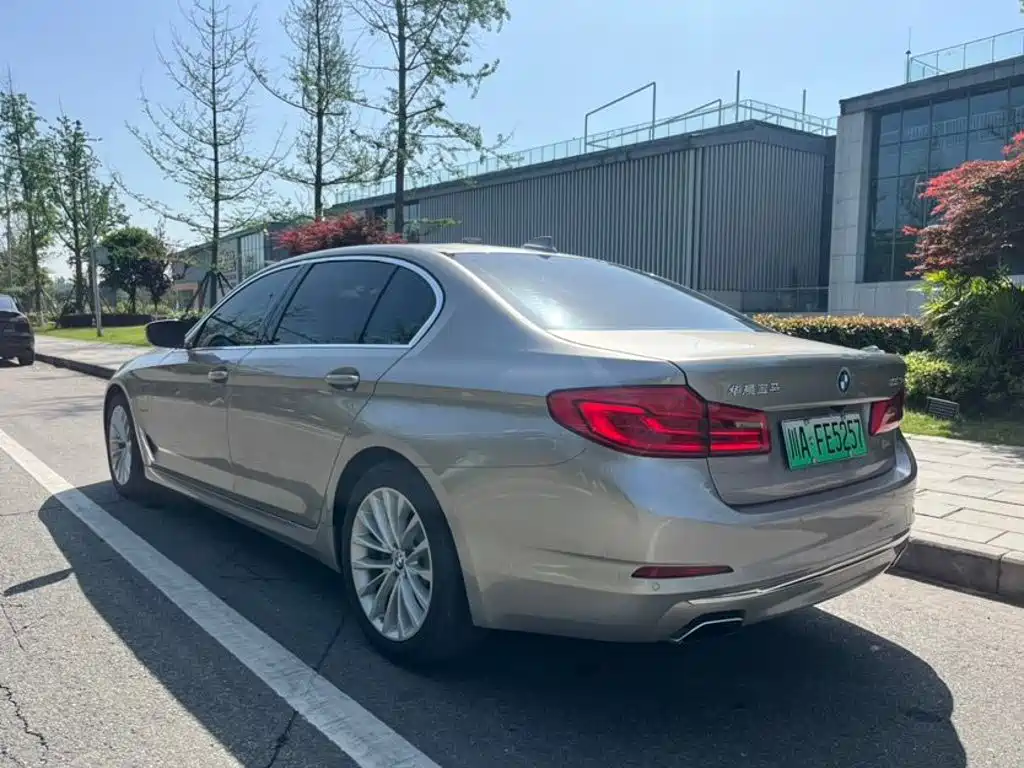 BMW 5 Series New Energy — миниатюра 7
