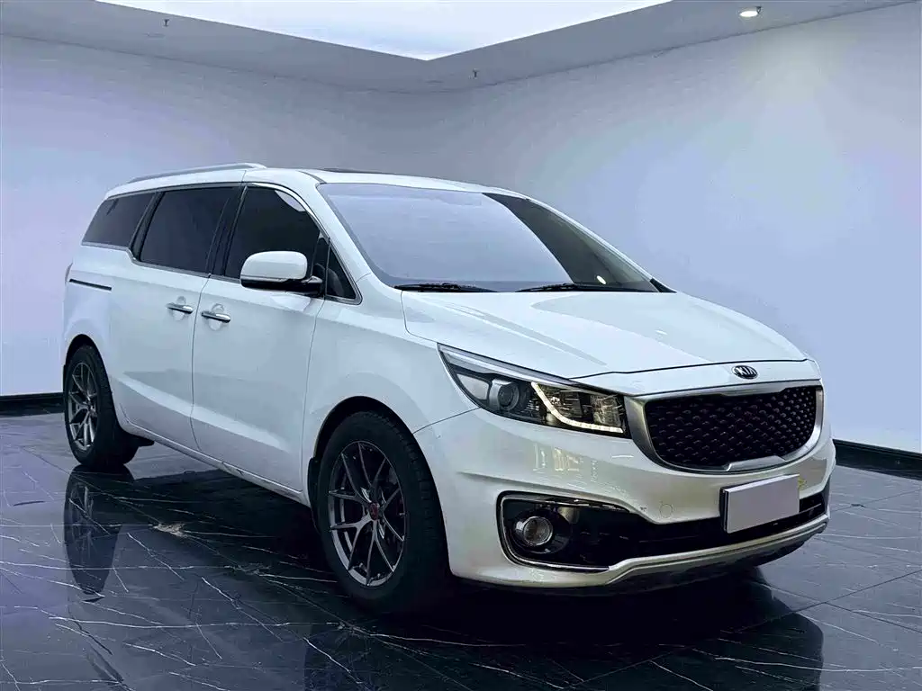 Kia Carnival — миниатюра 3