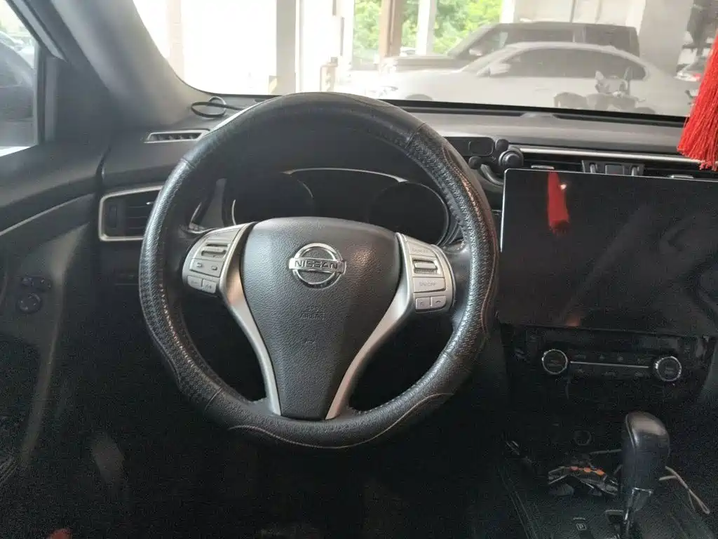 Nissan X-Trail — миниатюра 3
