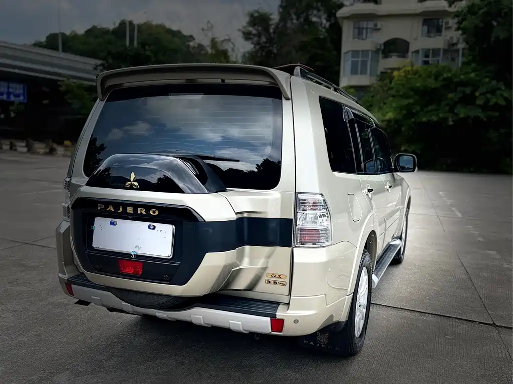 Mitsubishi Pajero (Import) — миниатюра 19