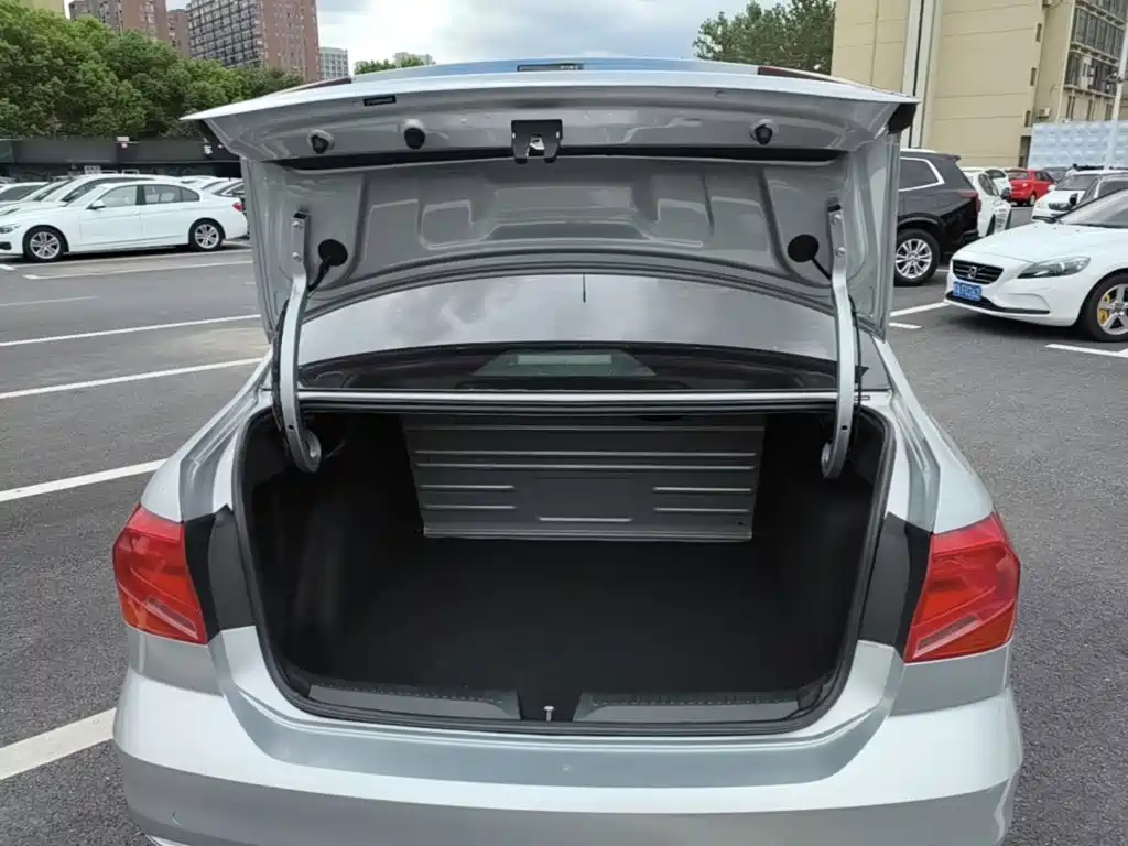 Volkswagen Jetta — миниатюра 19