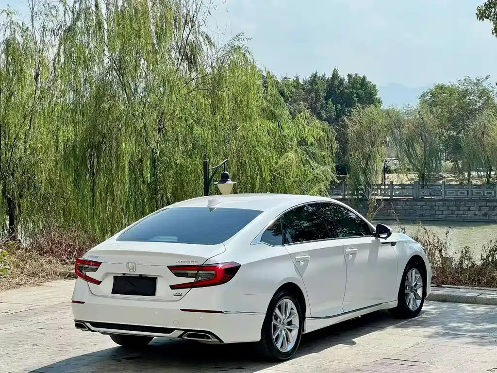 Honda Accord — миниатюра 8