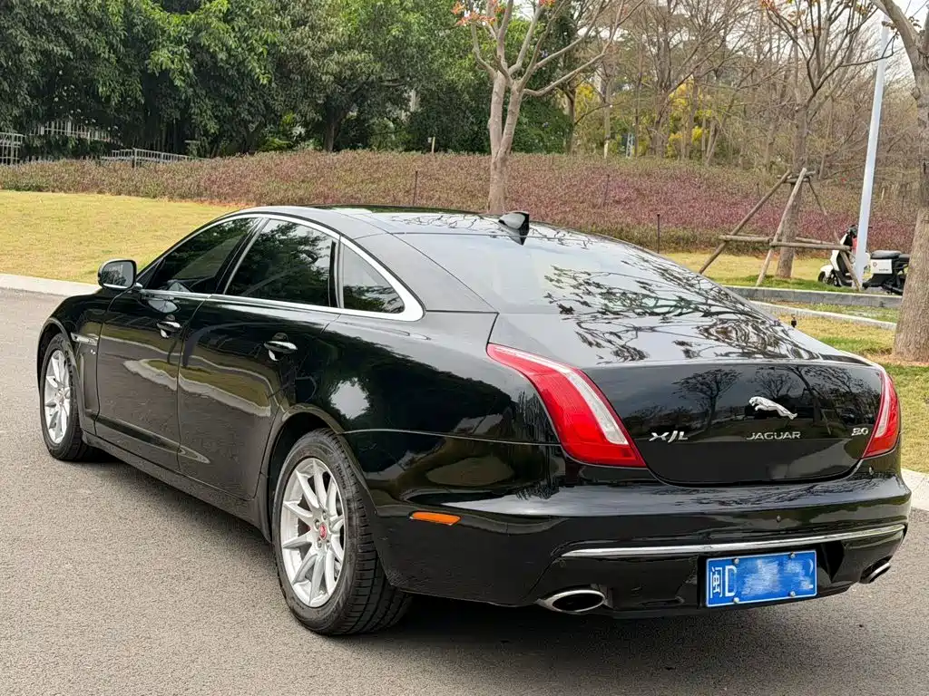 Jaguar XJ — миниатюра 5