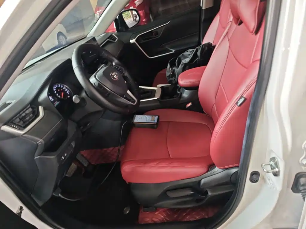 Toyota RAV4 — миниатюра 15
