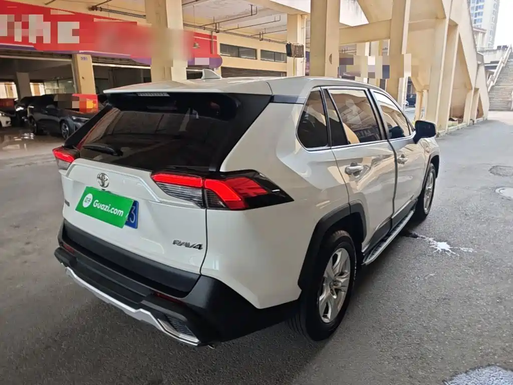 Toyota RAV4 — миниатюра 7