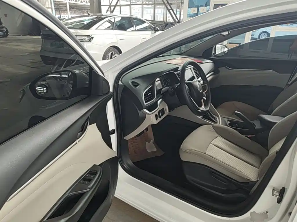 Buick Excelle — миниатюра 16