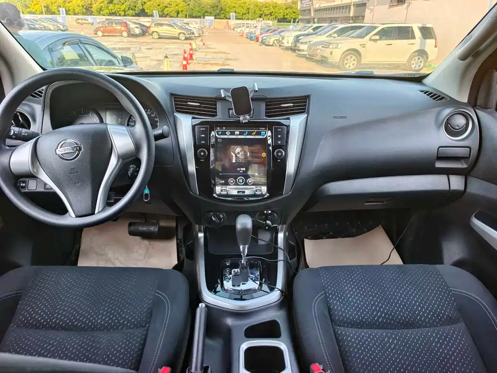 Nissan Navara — миниатюра 7
