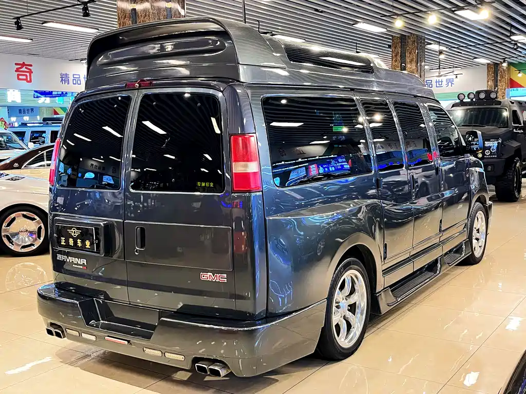 GMC Savana — миниатюра 4