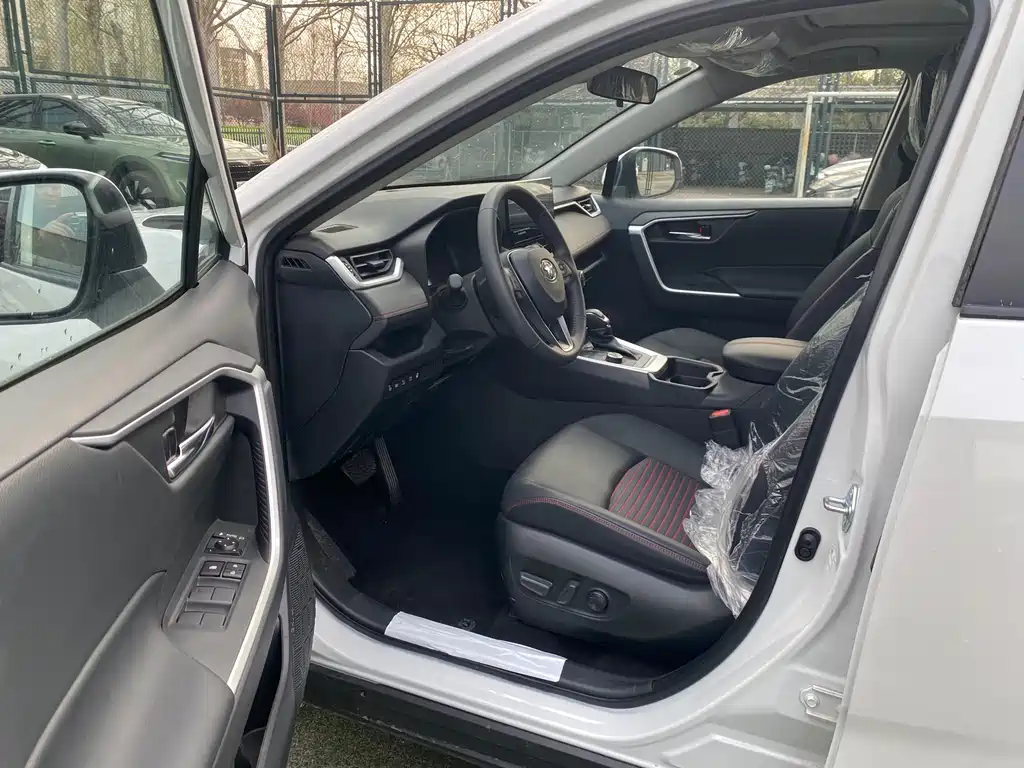 Toyota RAV4 Prime - фото 13