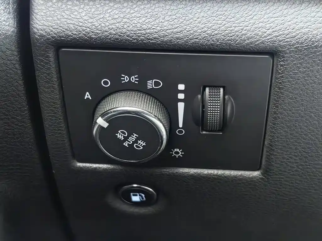 Jeep Grand Cherokee (Import) — миниатюра 21