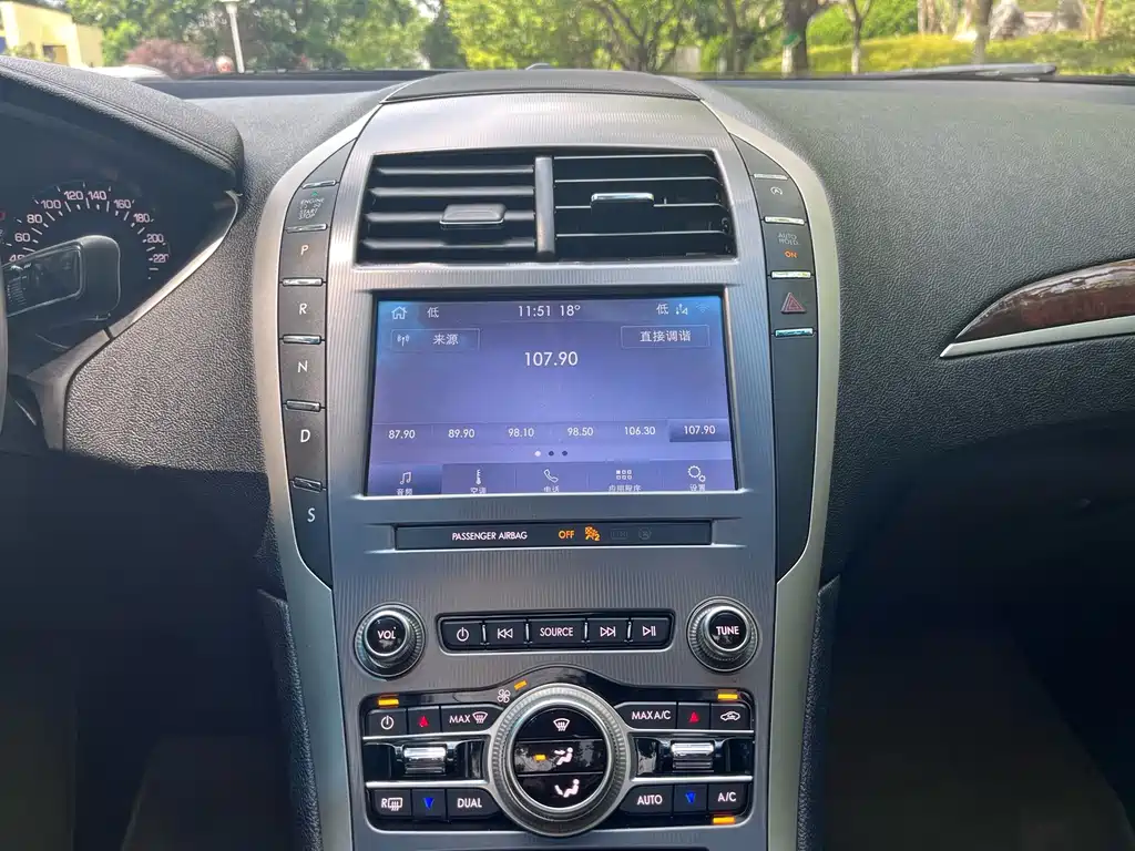 Lincoln MKZ — миниатюра 11