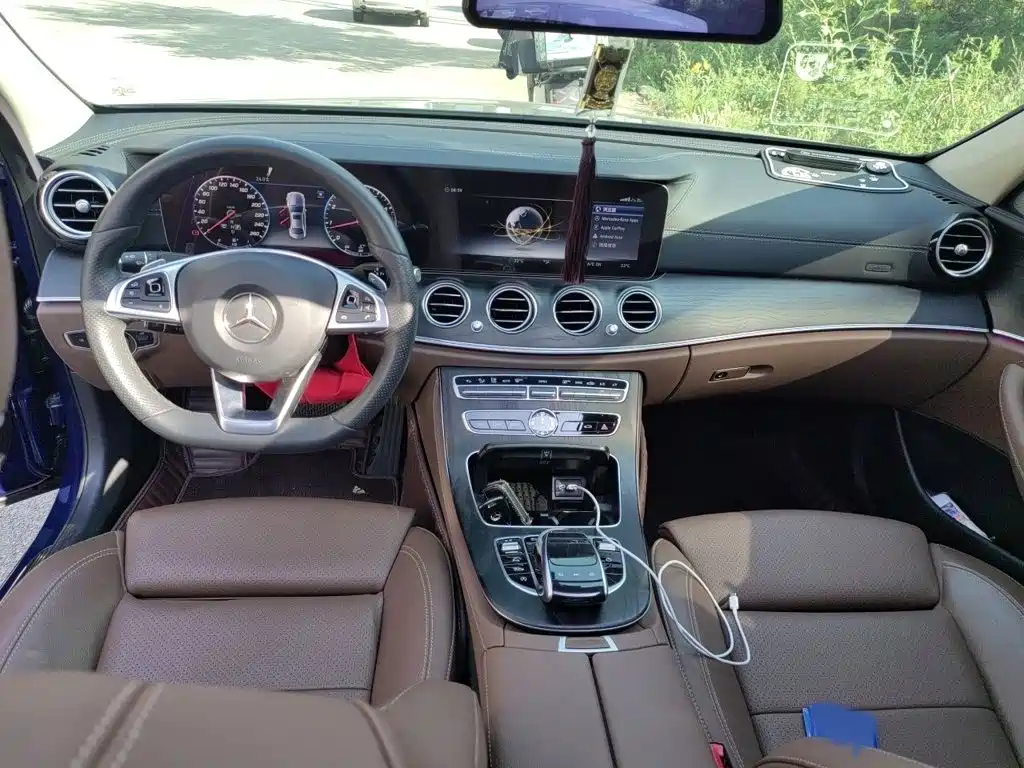 Mercedes-Benz E-Class — миниатюра 13
