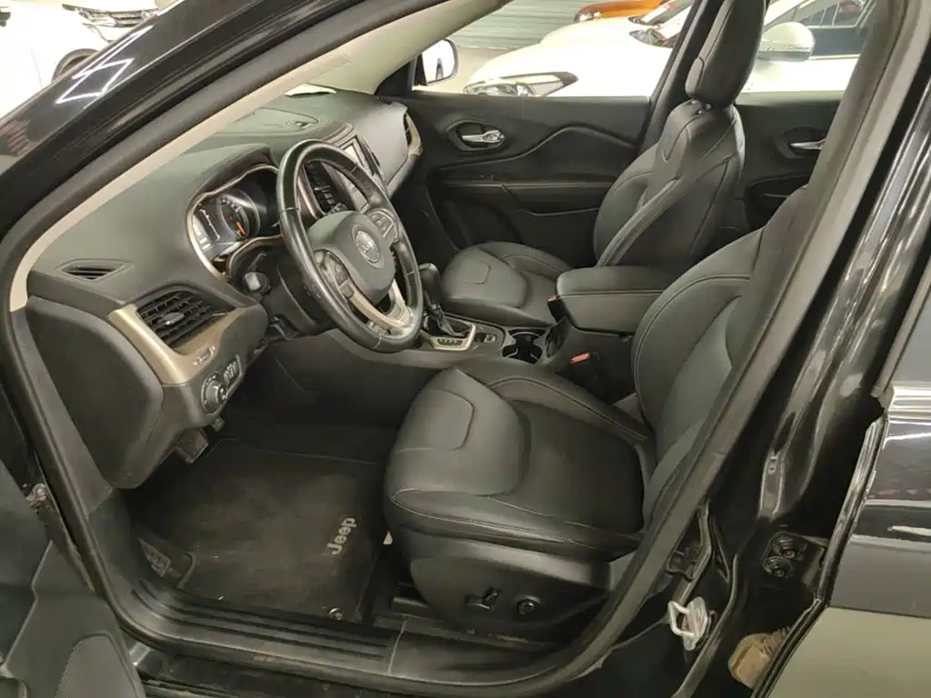 Jeep Cherokee — миниатюра 15