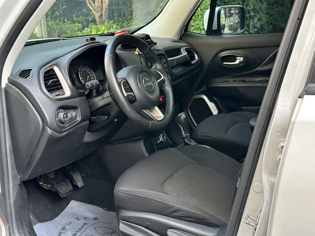 Jeep Renegade — миниатюра 8