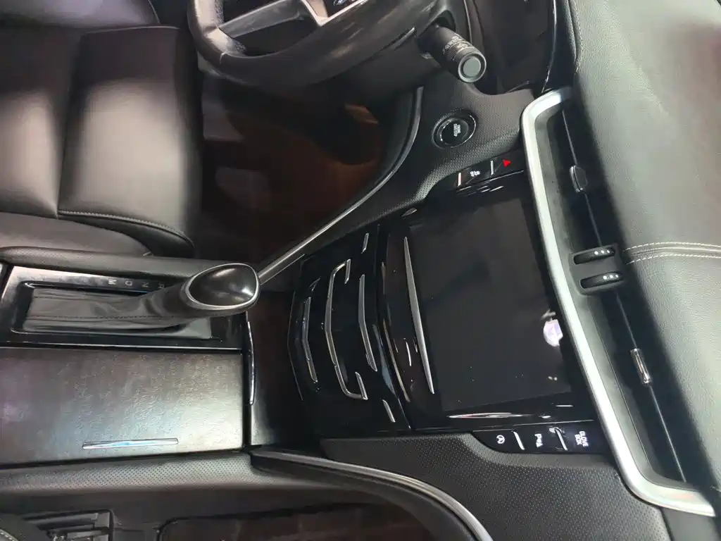 Cadillac XTS — миниатюра 5