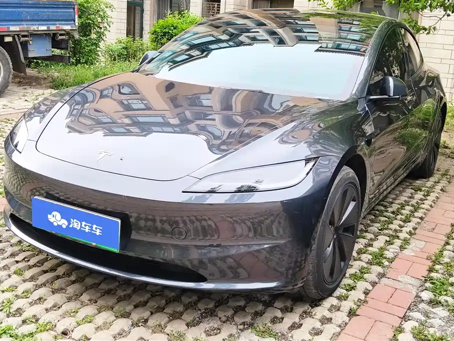 Tesla Model 3 2025