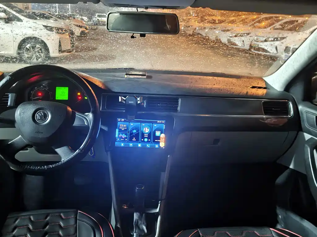 Skoda Rapid — миниатюра 4