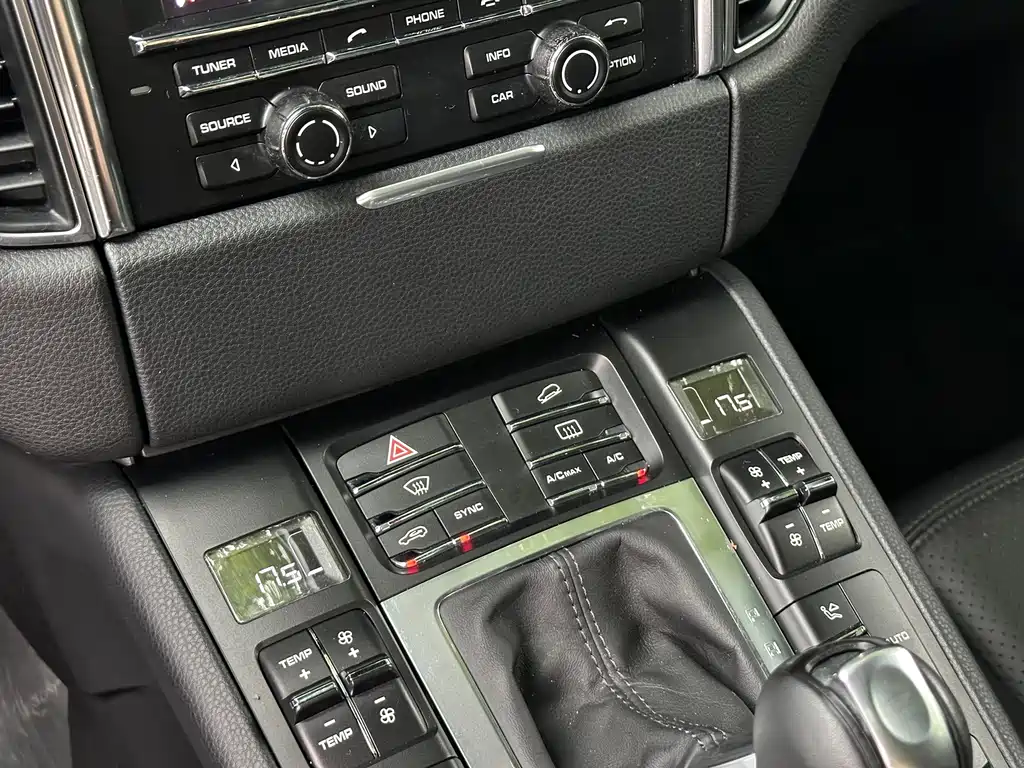 Porsche Macan — миниатюра 12