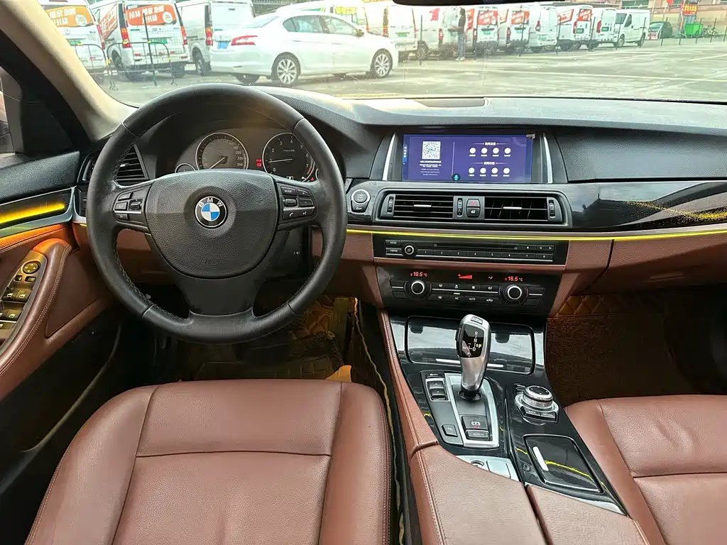 BMW 5 Series — миниатюра 11