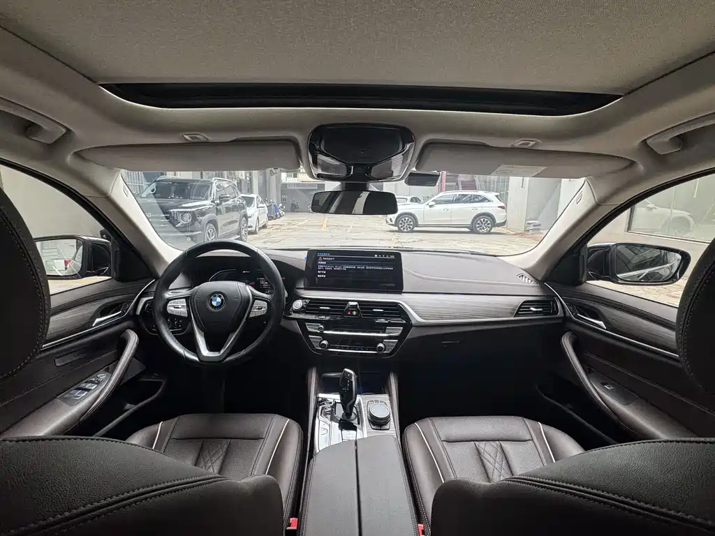 BMW 5 Series New Energy — миниатюра 15