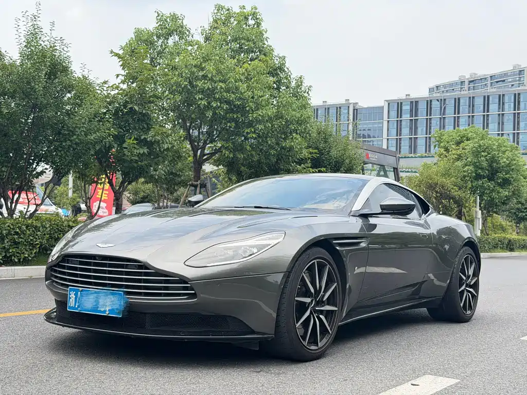 Aston Martin DB11