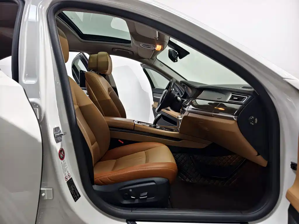 BMW 7 Series — миниатюра 14