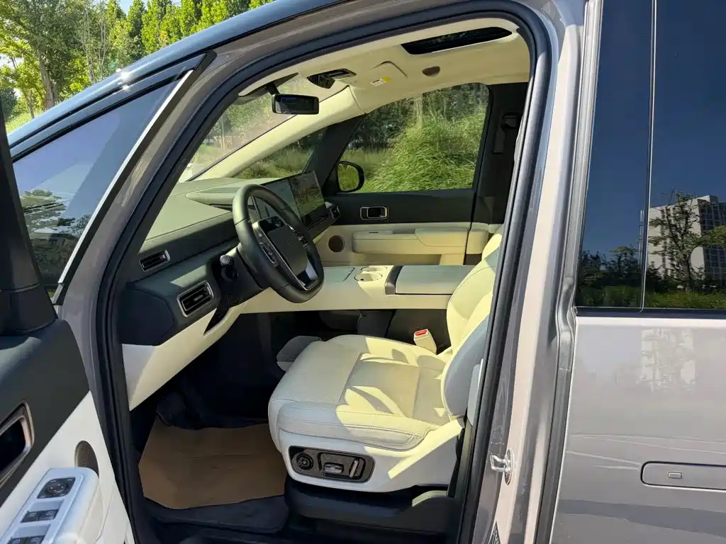 Li Auto Li MEGA — миниатюра 2