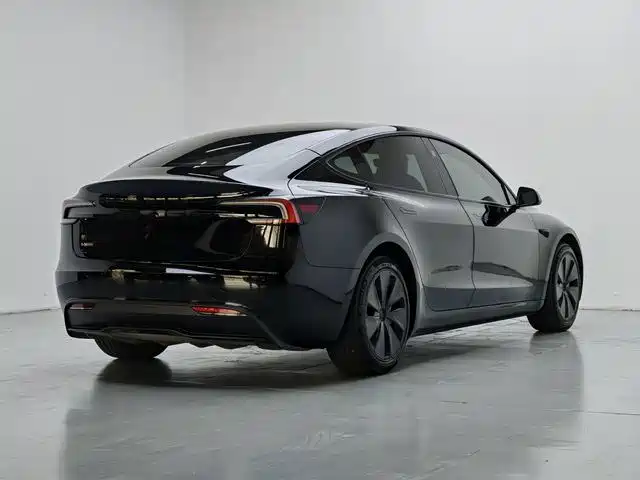 Tesla Model 3 — миниатюра 8