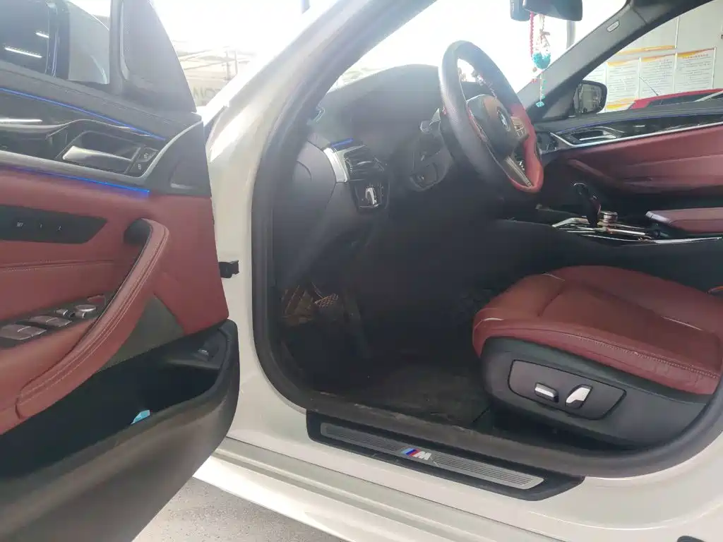 BMW 5 Series — миниатюра 12