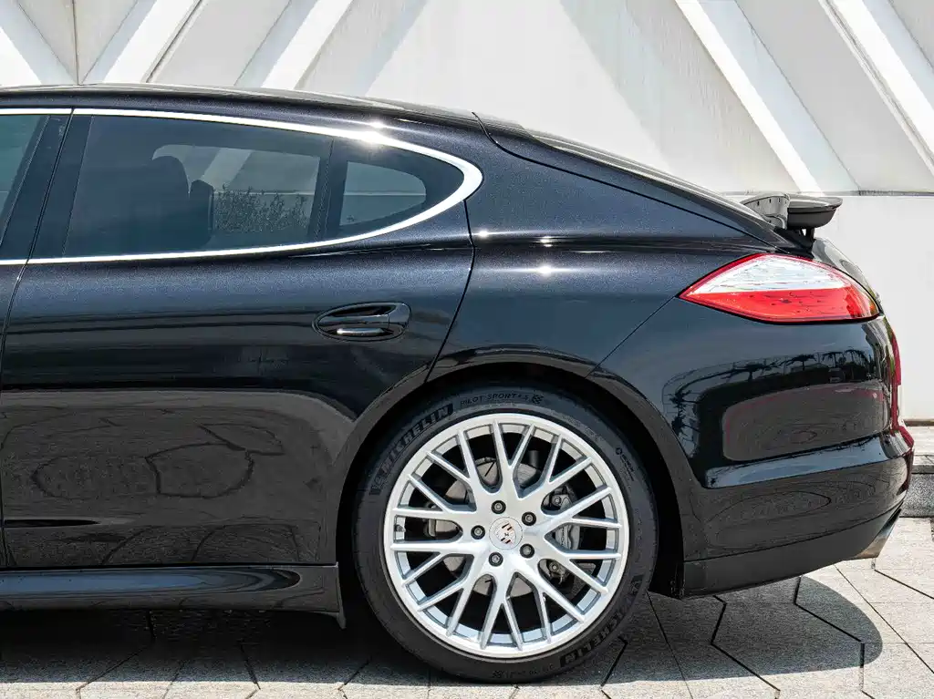 Porsche Panamera 2010 Panamera S 4.8L