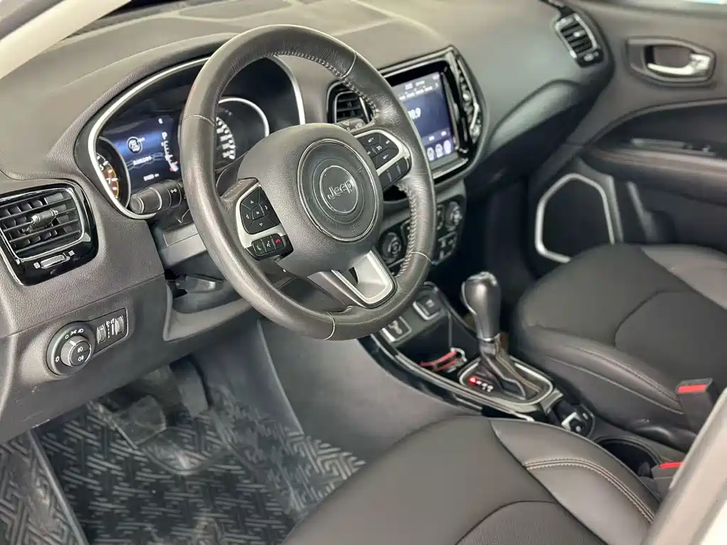 Jeep Compass — миниатюра 6