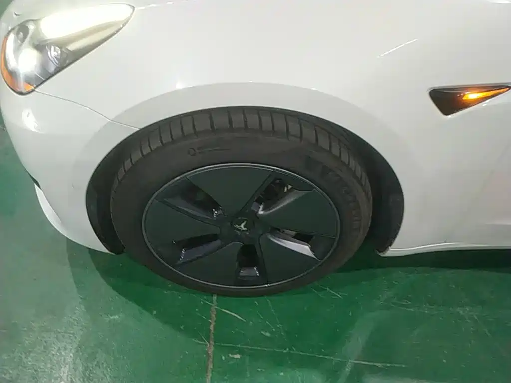 Tesla Model 3 — миниатюра 23