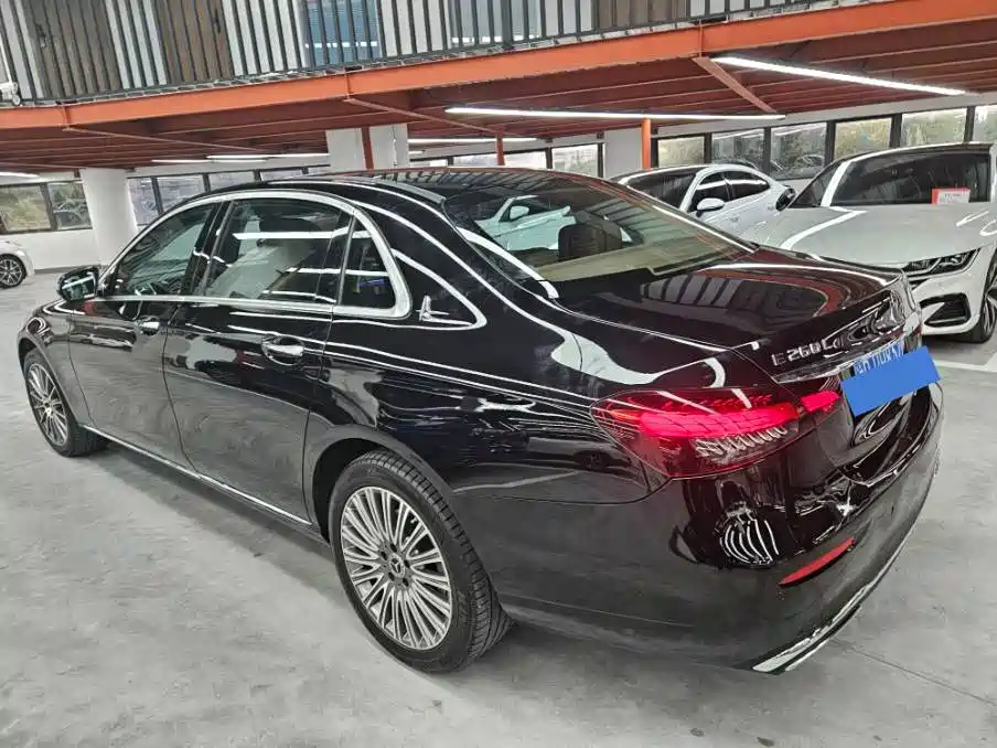 Mercedes-Benz E-Class — миниатюра 13