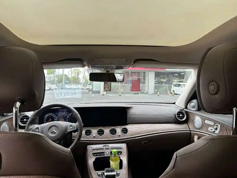 Mercedes-Benz E-Class — миниатюра 4
