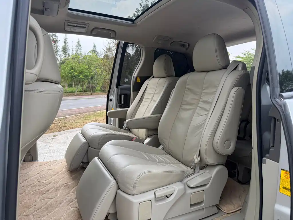 Toyota Previa — миниатюра 5