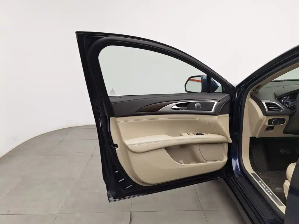 Lincoln MKZ — миниатюра 8