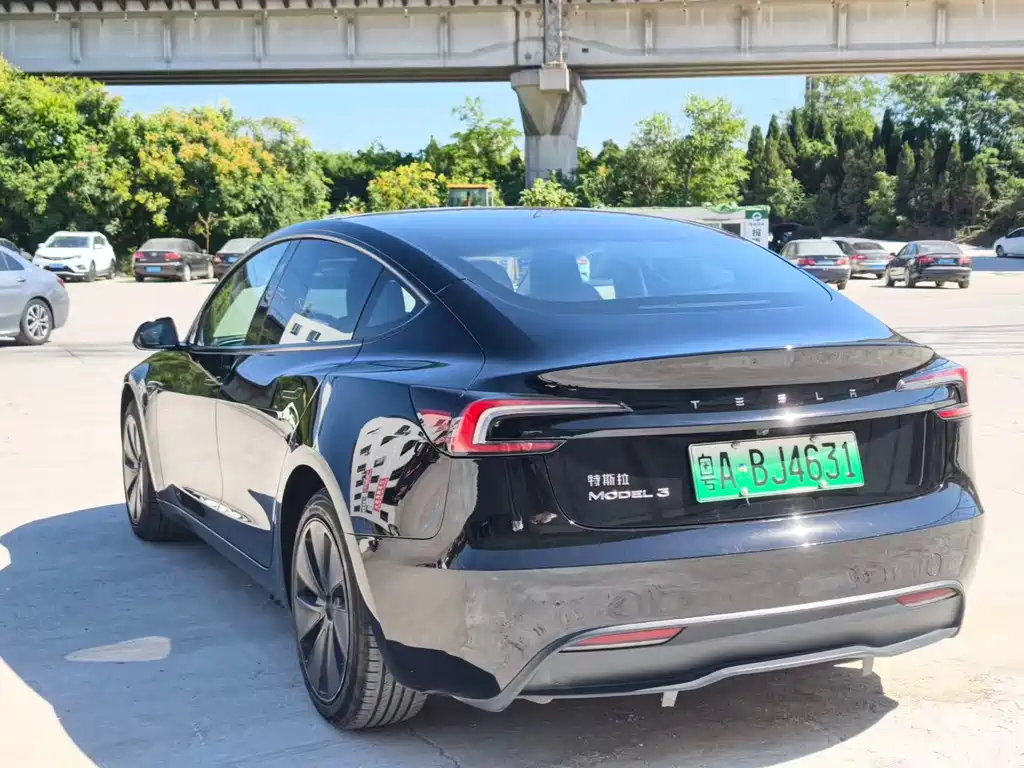 Tesla Model 3 — миниатюра 9