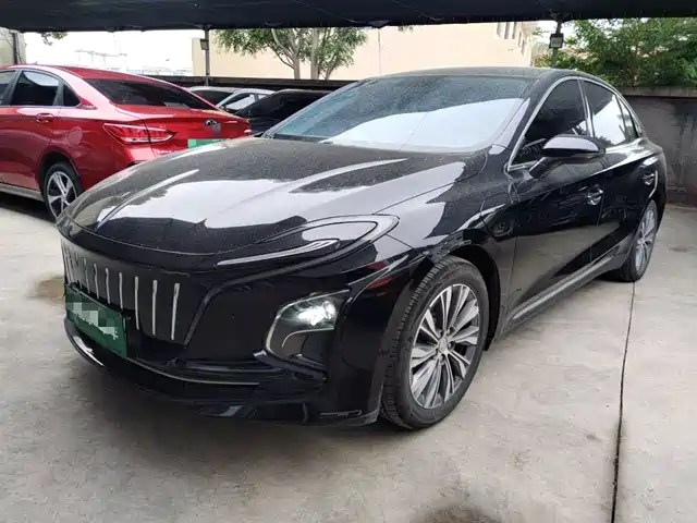 RED FLAG HONGQI E QM5 2023