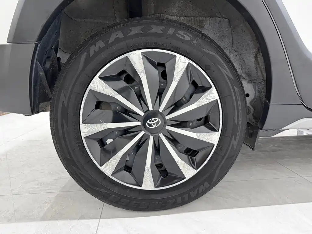 Toyota Yaris L — миниатюра 18