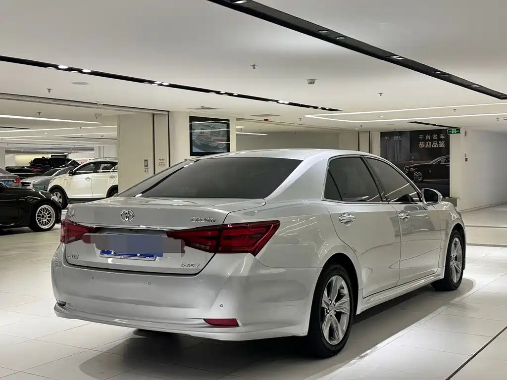 Toyota Crown — миниатюра 20